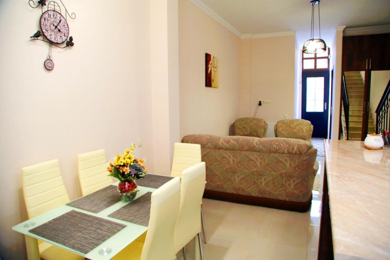 Family Apartments Τυφλίδα Εξωτερικό φωτογραφία